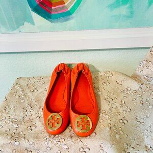 Tory Burch Bright Orange Leather Ballet Flats w/ Gold Logo – Size 7.5